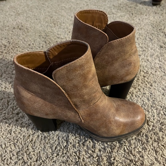 Bamboo Tracker 3 Ankle Boots Booties tan Chunky heel faux leather comfy size 8 - Picture 2 of 14